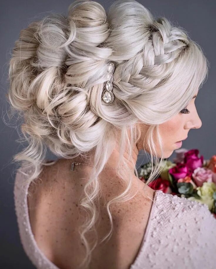 Прическу сейчас красивую Épinglé par Melissa Bryant sur Beautiful Hair Chignon mariage, Coiffure mariage,