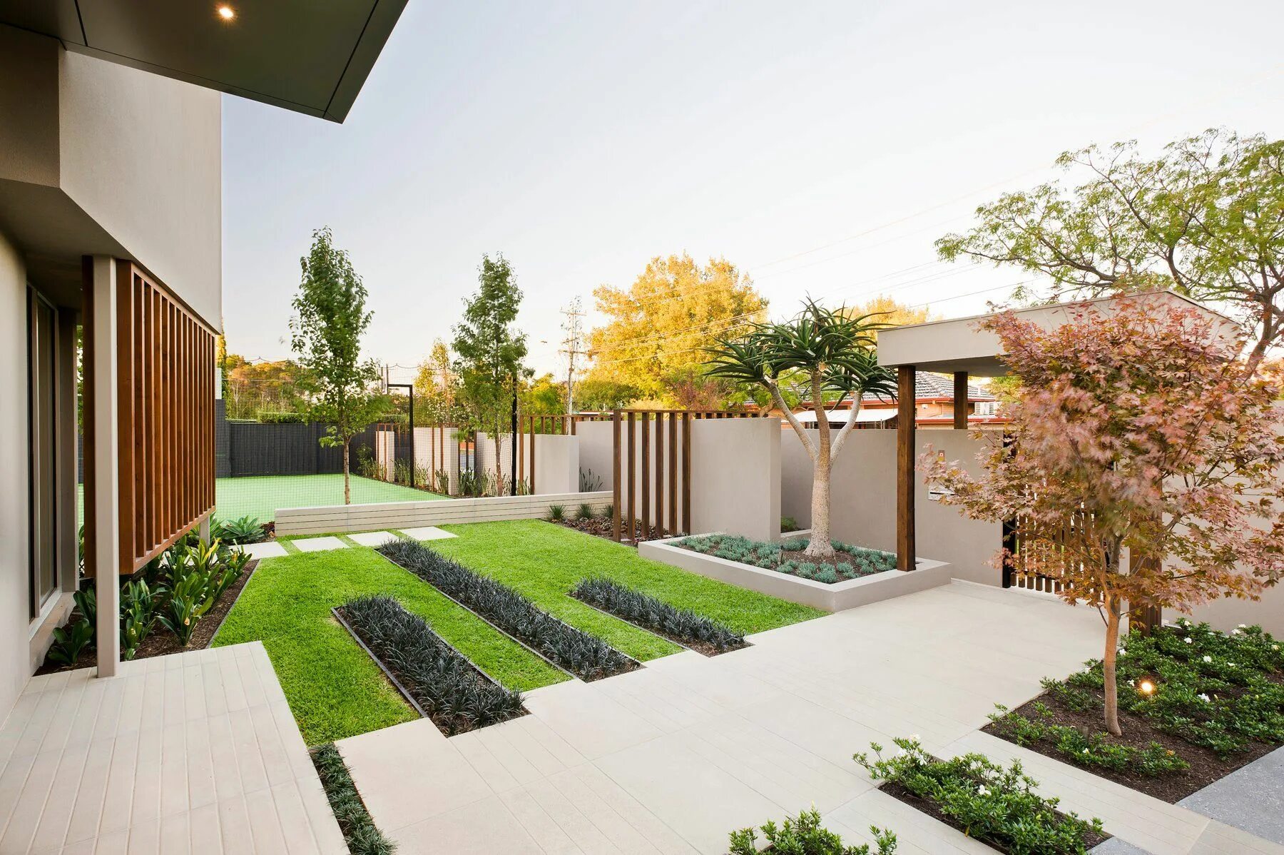 Придомовой ландшафтный дизайн Modern Front Garden - Inspiring Outdoor Living by Esjay Landscapes - Melbourne, 