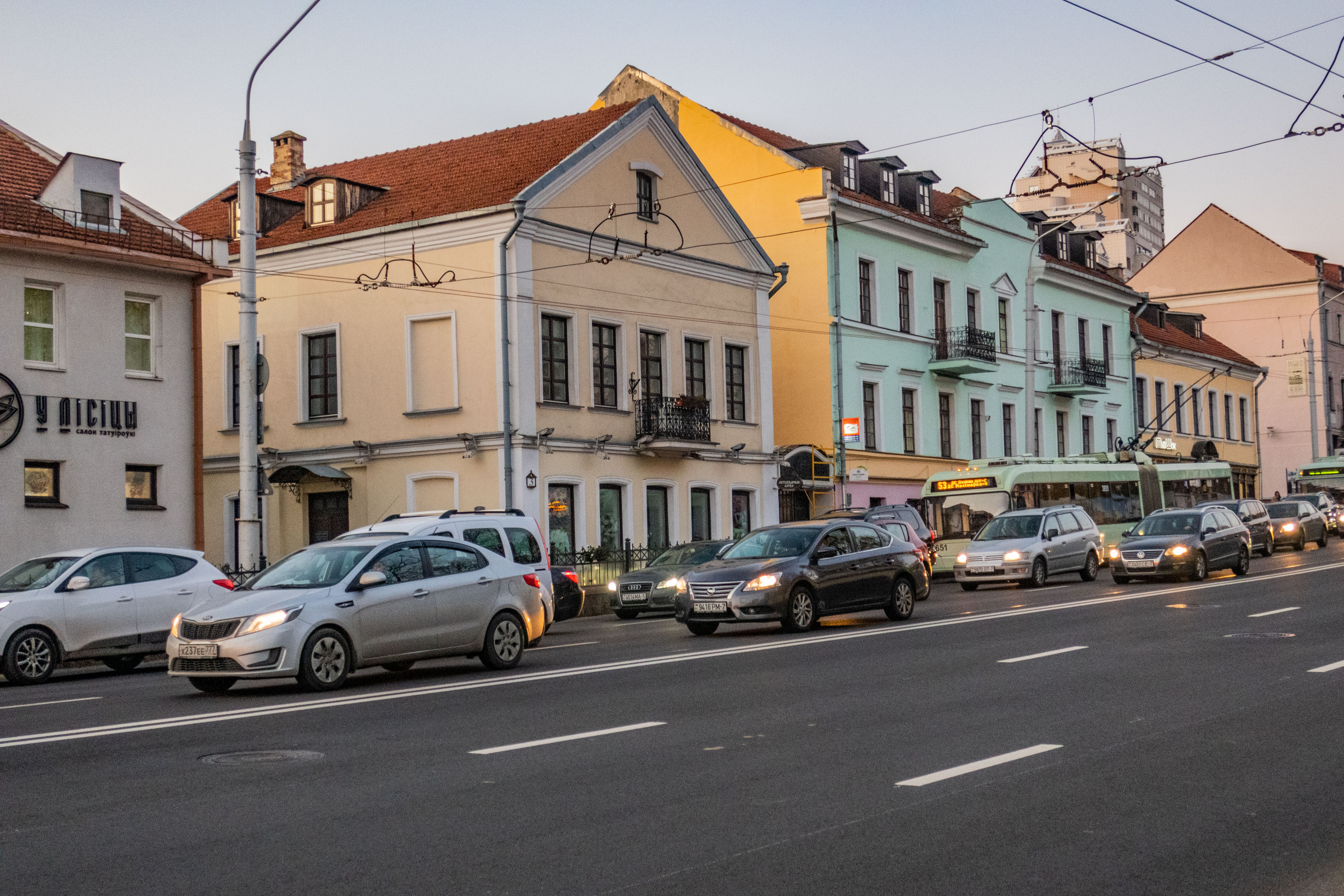 Пригороды минска фото File:Bahdanoviča street - Trajeckaje suburb (Minsk) 2.jpg - Wikimedia Commons