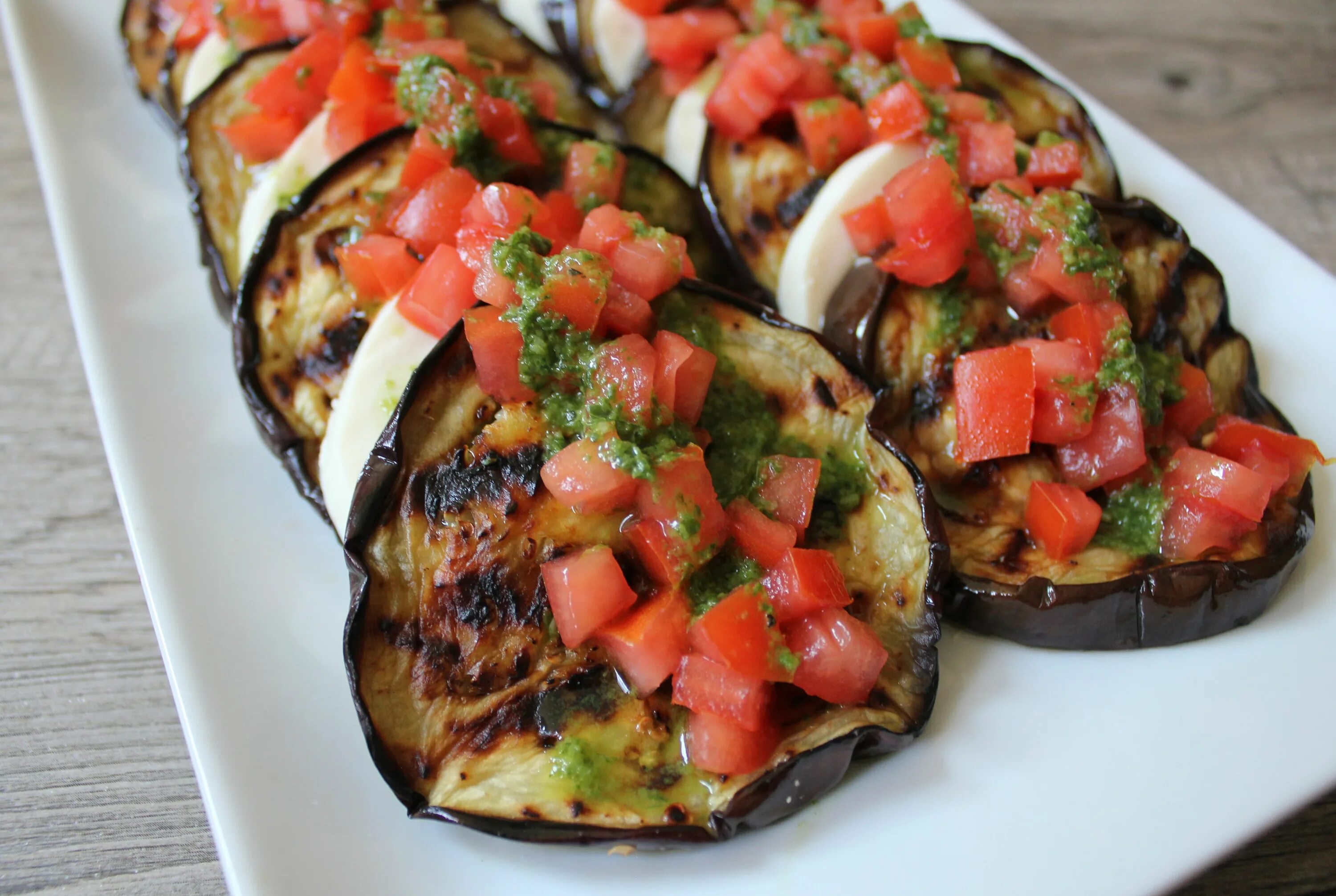 Приготовить баклажаны рецепты с фото Grilled Eggplant with Fresh Mozzarella, Tomatoes and Basil Vinaigrette - Domesti