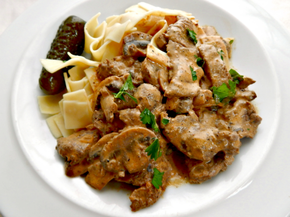 Приготовить бефстроганов из свинины фото The Best Beef Stroganoff Recipe Best beef stroganoff, Beef stroganoff easy, Stro