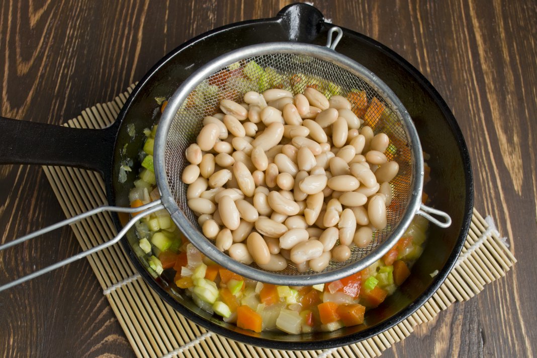 Be the Star of the Cookout With These Hearty Calico Beans Recipe Veggie recipes,