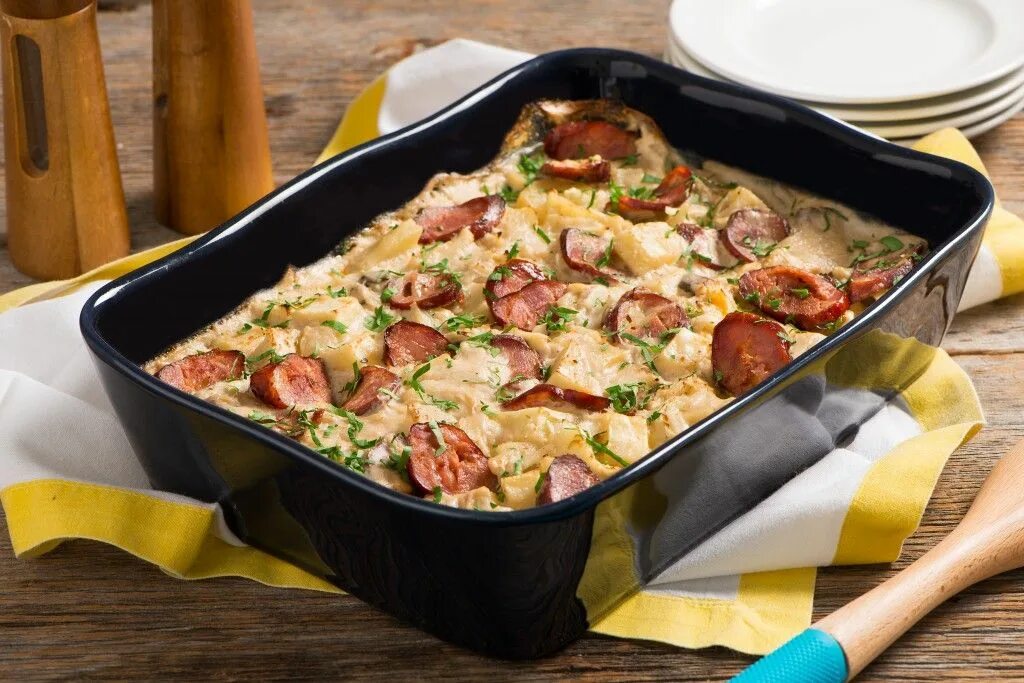 Приготовить быстро и вкусно блюда фото Sausage and Potato Bake Recipe Sausage and potato bake, Sausage dishes, Supper r