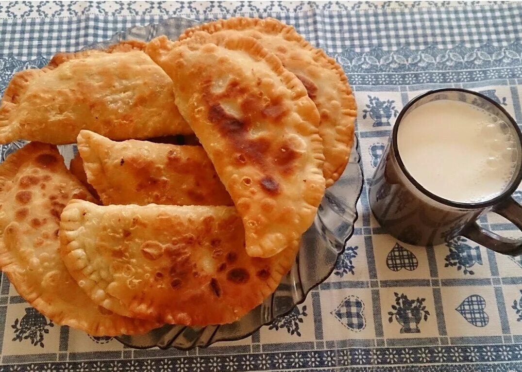 Приготовить чебуреки с мясом дома фото Чебуреки рецепт с мясом хрустящие CoffMachines.ru