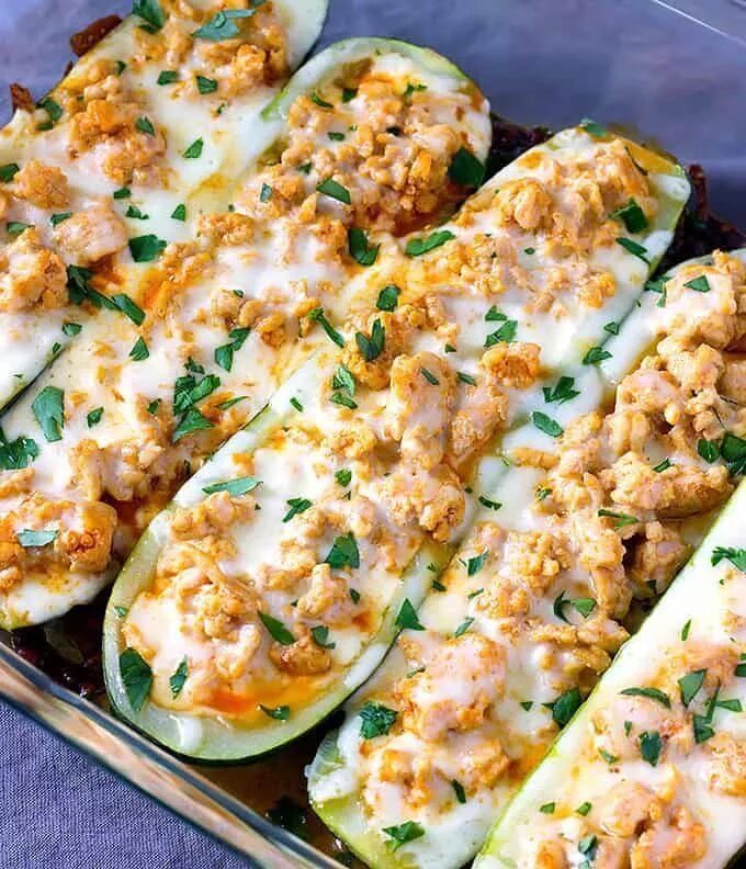 Приготовить кабачки вкусно с фото Buffalo Chicken Zucchini Boats - a simple stuffed zucchini recipe that only call