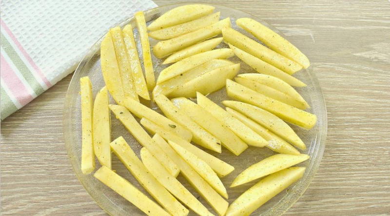 How simple is it to air fry frozen French fries in an air fryer? Frozen french f