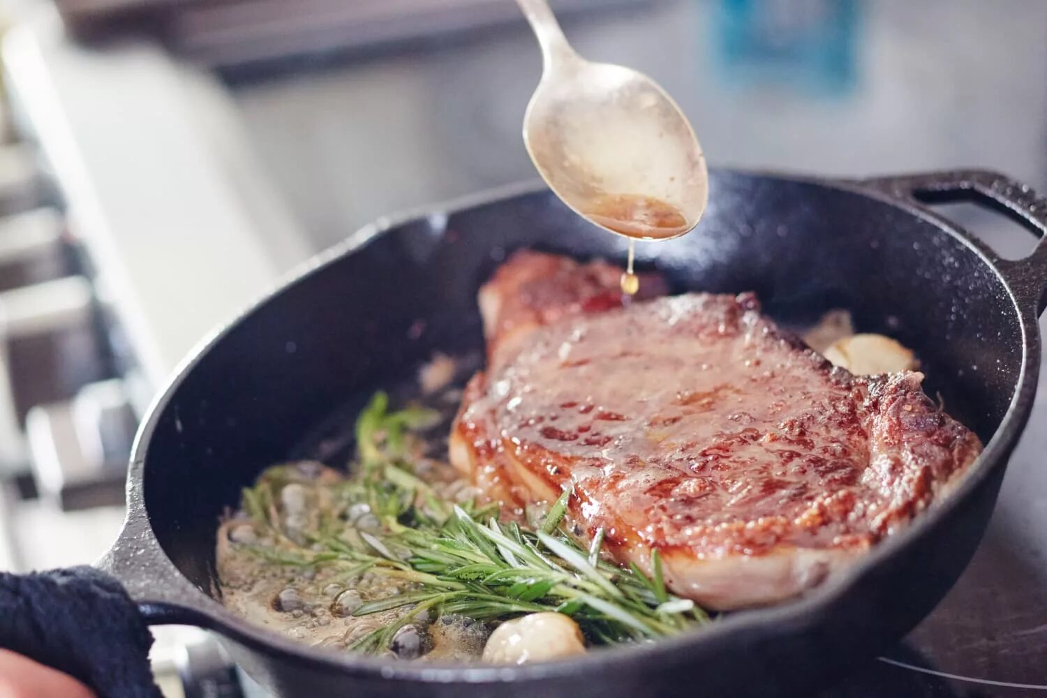 Приготовить мясо быстро фото The Great Marinade Debate: In Favor of/Against Marinating Steak The Kitchn