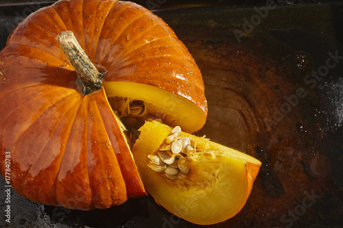 Приготовить тыквы фото whole roast pumpkin фотография Stock Adobe Stock