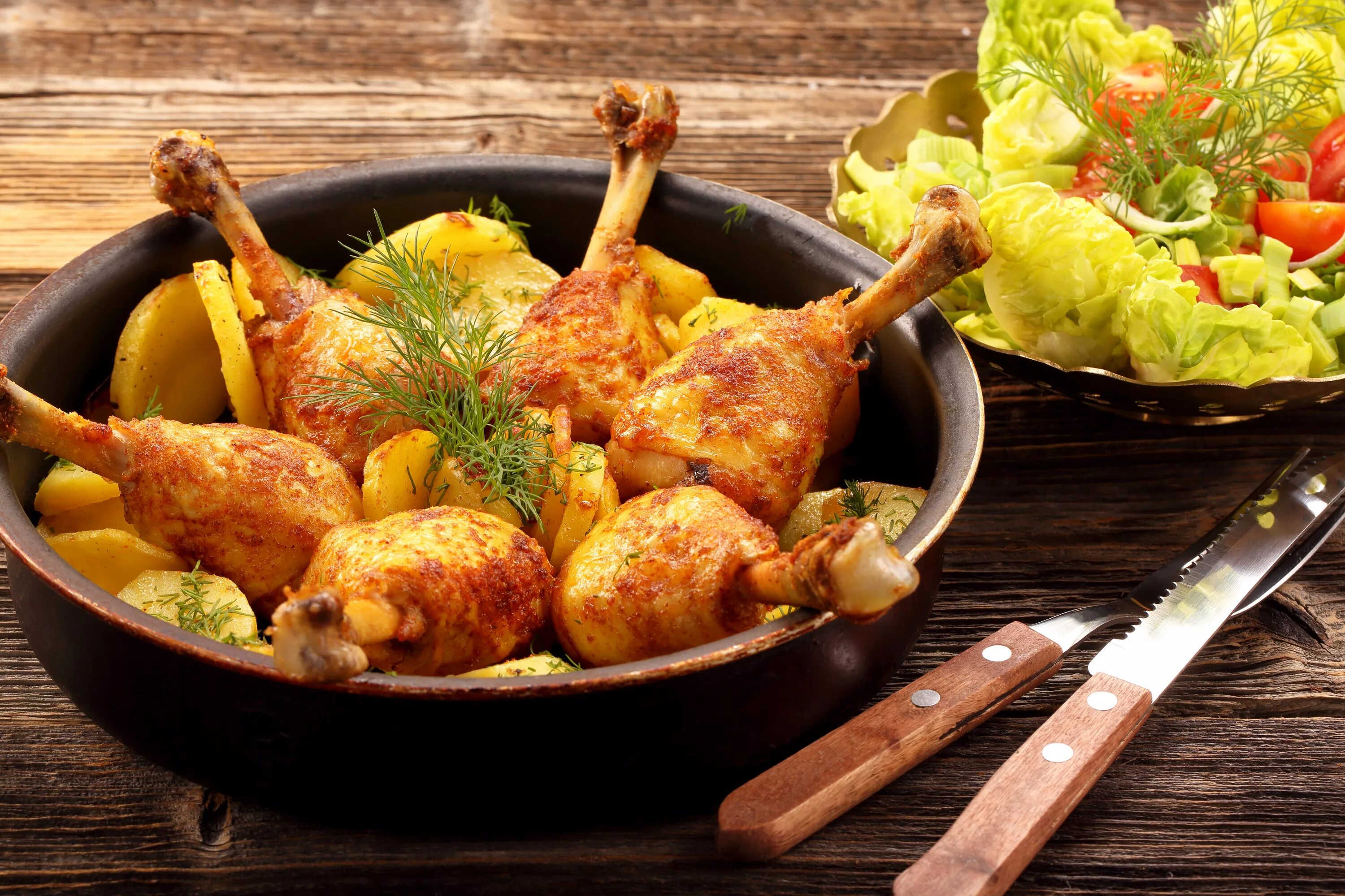 Приготовить второе блюдо фото Download wallpaper chicken, knife, hot, tomatoes, salad, potatoes, meat, salad, 