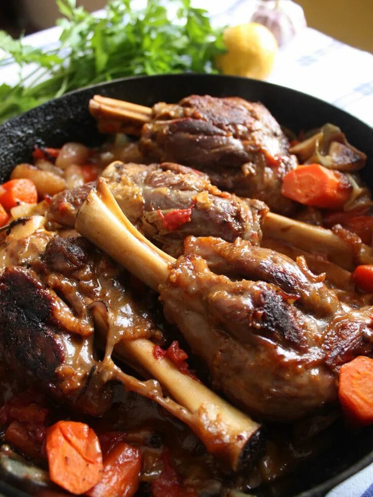 Приготовление баранины фото рецепт Lamb Shanks: Good Things Come to Those Who Wait Lamb shank recipe, Braised lamb,