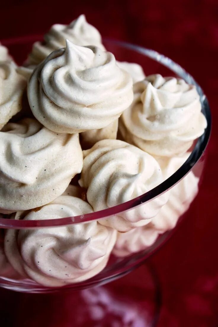 Приготовление безе фото Maple Vanilla Bean Meringue Cookies - Kit's Kitchen Recipe Meringue cookies, Yum