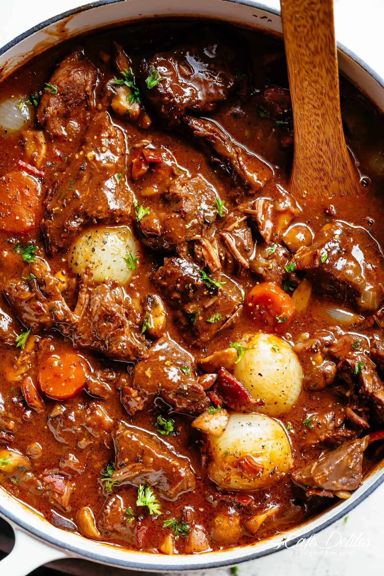 Приготовление блюд из говядины с фото Beef Bourguignon (Julia Child Recipe) - Cafe Delites Beef bourguignon, Crockpot 