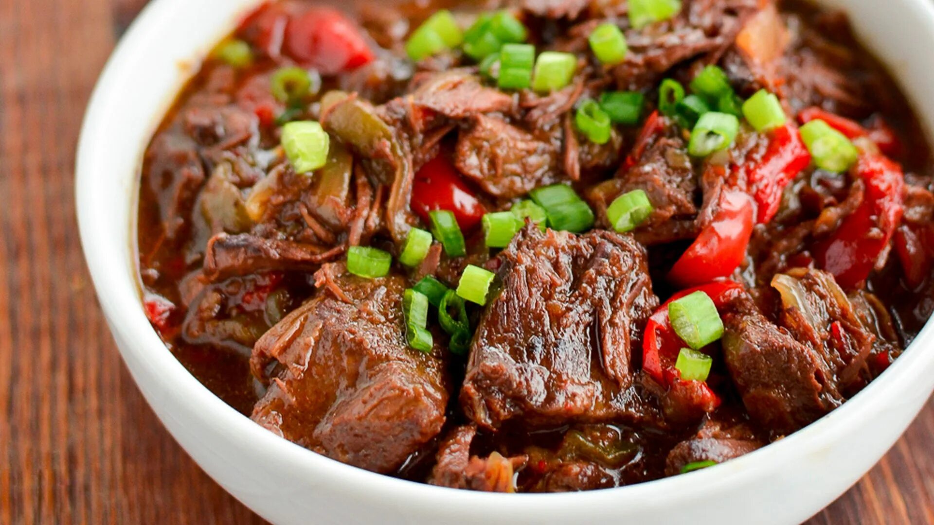 Приготовление блюд из говядины с фото 17 Slow-Cooker Beef Recipes That Anyone Can Make Spicy asian beef, Slow cooker r