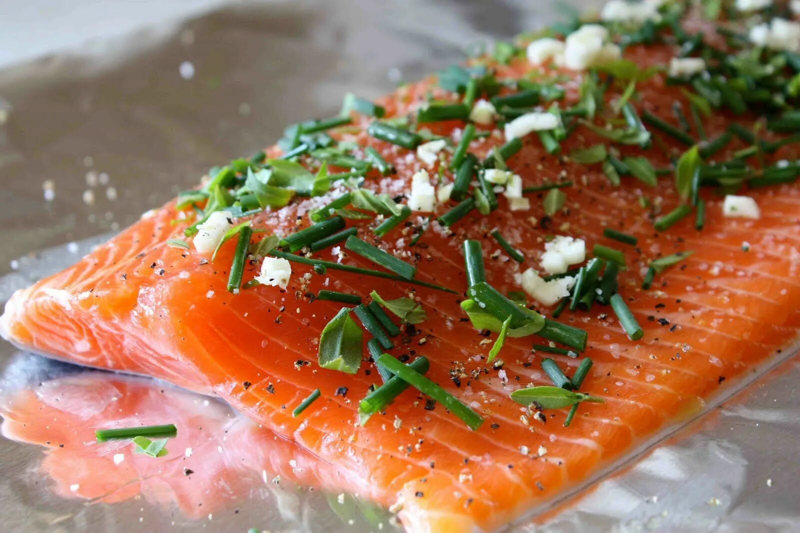 Приготовление форели фото рецепты Barbecued Salmon in Foil with Tarragon, Chives & Vermouth Recipe Cookin Canuck F