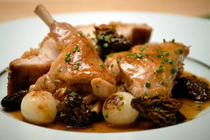 Приготовление кролика фото Sautèed Rabbit with Morels and Pearl Onions Rabbit dishes, Jacques pepin recipes