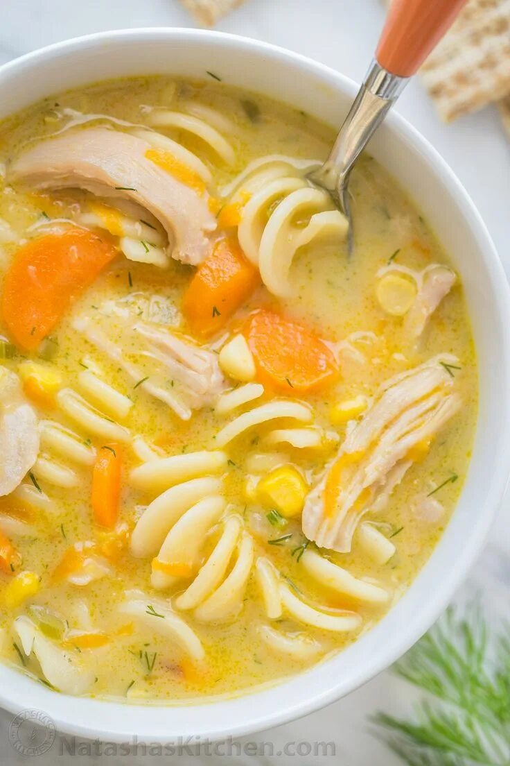 Приготовление куриного супа фото Creamy chicken noodle soup is loaded with shredded chicken, noodles, and veggies