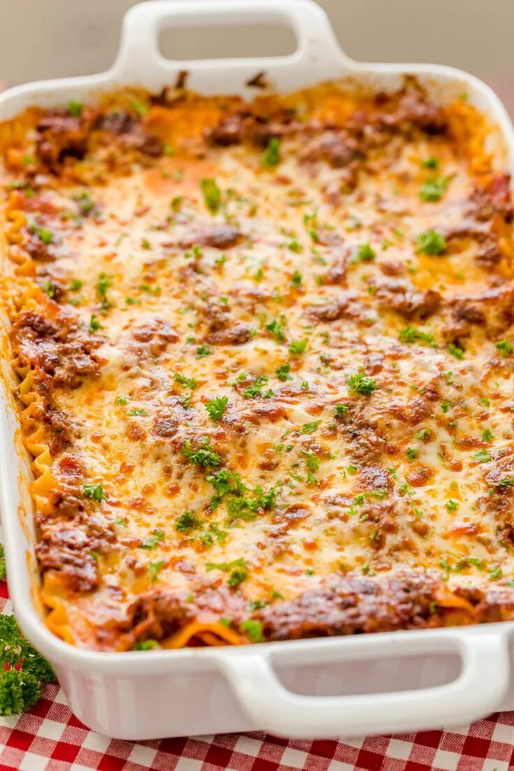 Приготовление лазаньи в домашних условиях фото This EASY Lasagna Recipe is beefy, saucy and supremely flavorful. Homemade lasag