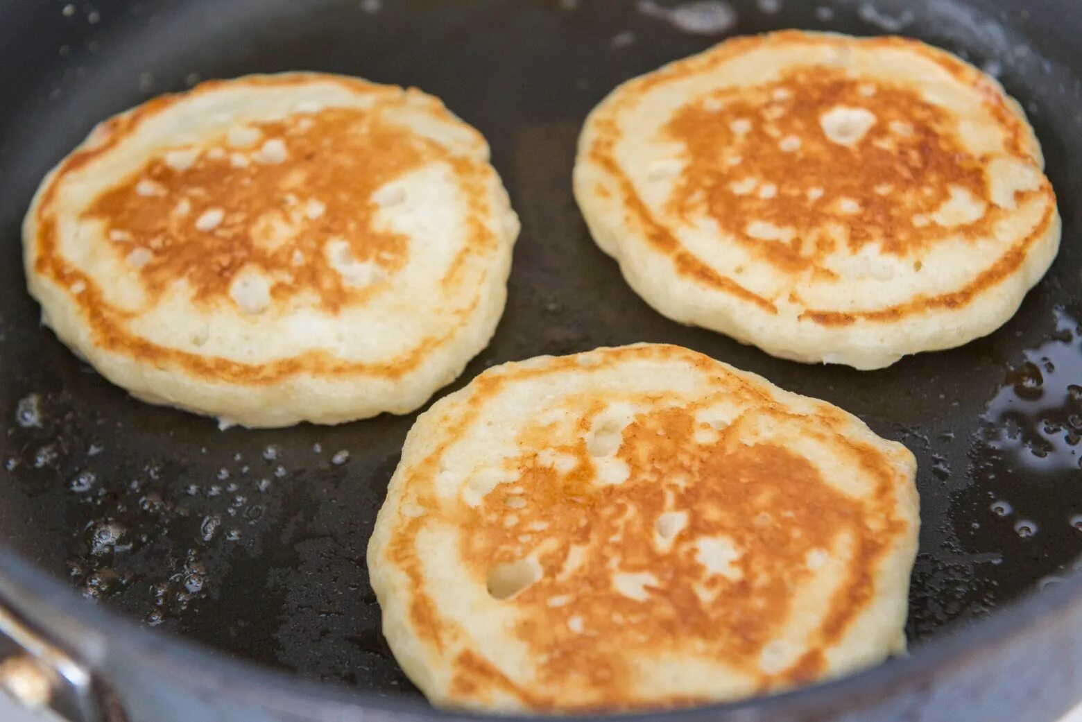 Приготовление оладушек фото Best Tips for Making Pancakes Recipe Delicious breakfast recipes, Cooking and ba