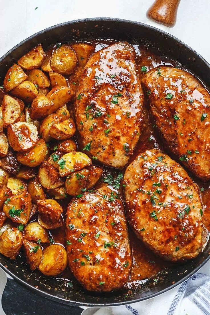 Приготовление простых вторых блюд с фото Honey Mustard Pork Chops and Potato Skillet Honey mustard pork chops, Pork chops