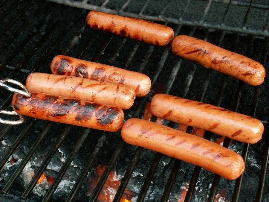 Приготовление сосисок фото Top 4 Ways to cook a Hot Dog - Yummy Dogs Hot dog recipes, Hot dogs, Mouth water