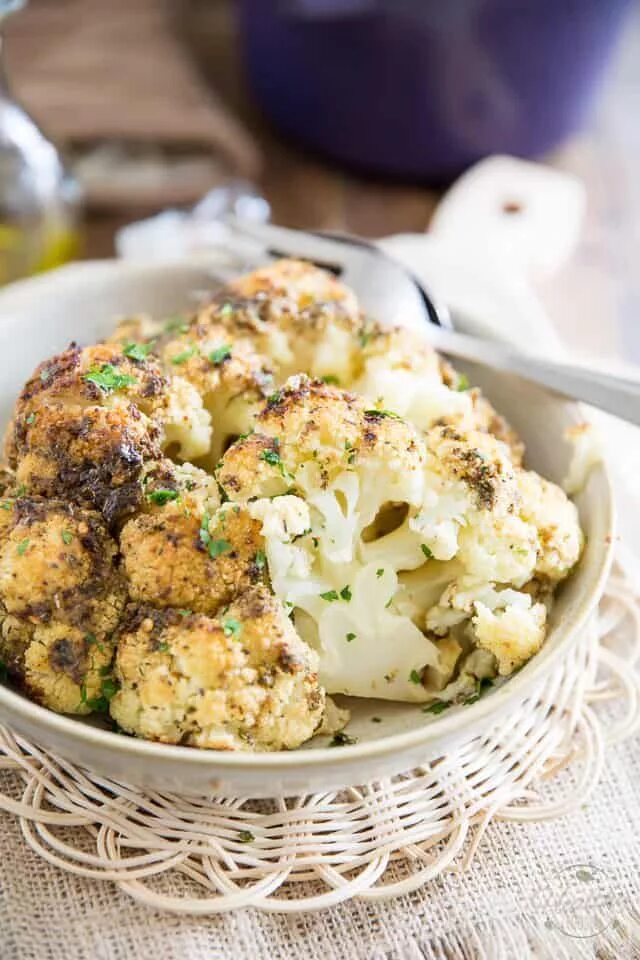 Приготовление цветной капусты фото Oven Baked Whole Roasted Cauliflower Recipe Whole roasted cauliflower, Vegetable