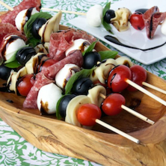 Приготовление закусок фото Antipasto Skewers. Antipasto Skewers switch up the ingredients to suit your tast