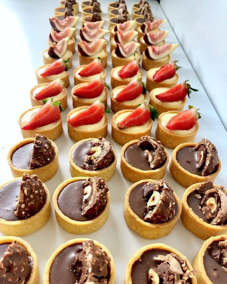 Приготовления пирожных фото Array of mini tarts #dessertinc #desserts #tarts #sweetness #foodforthought #foo