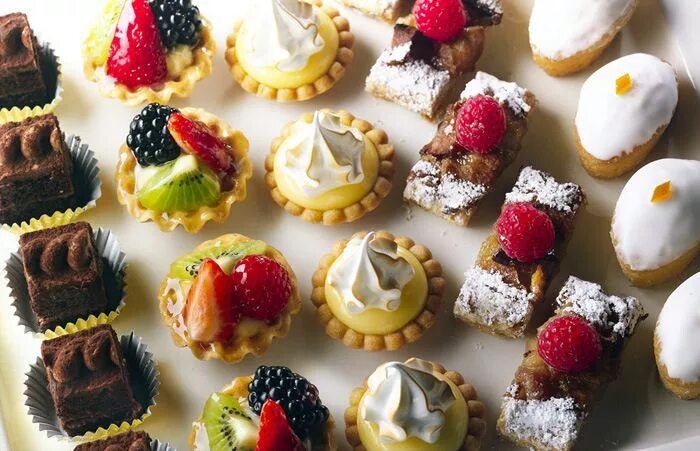 Приготовления пирожных фото #925 The delicious petit four - 1K Smiles Mini pastries, Desserts, Mini desserts