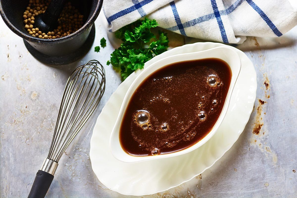 Приготовления соуса фото What Is Browning Sauce and When Should You Use It? Espagnole sauce, Brown sauce,