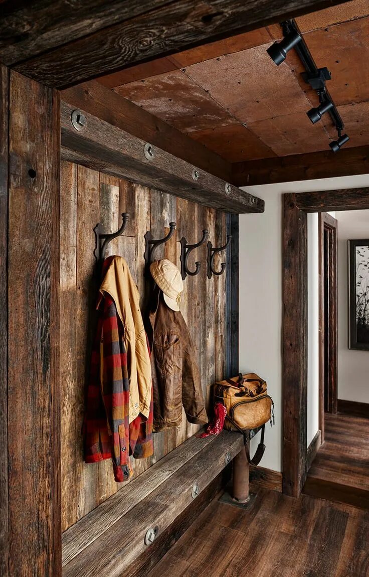 Прихожая дизайн фото в сельской местности Pin by Gretchenspringer on Hunter storage Rustic house, Cabin interiors, Cabin h