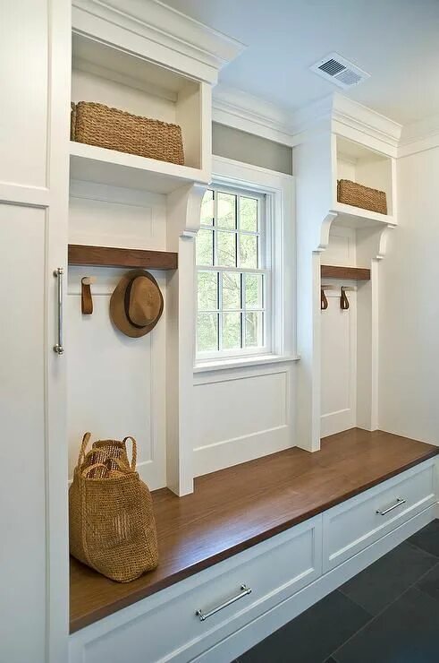 Прихожая интерьер полки Custom mudroom Mudroom laundry room, Mudroom design, Mud room storage