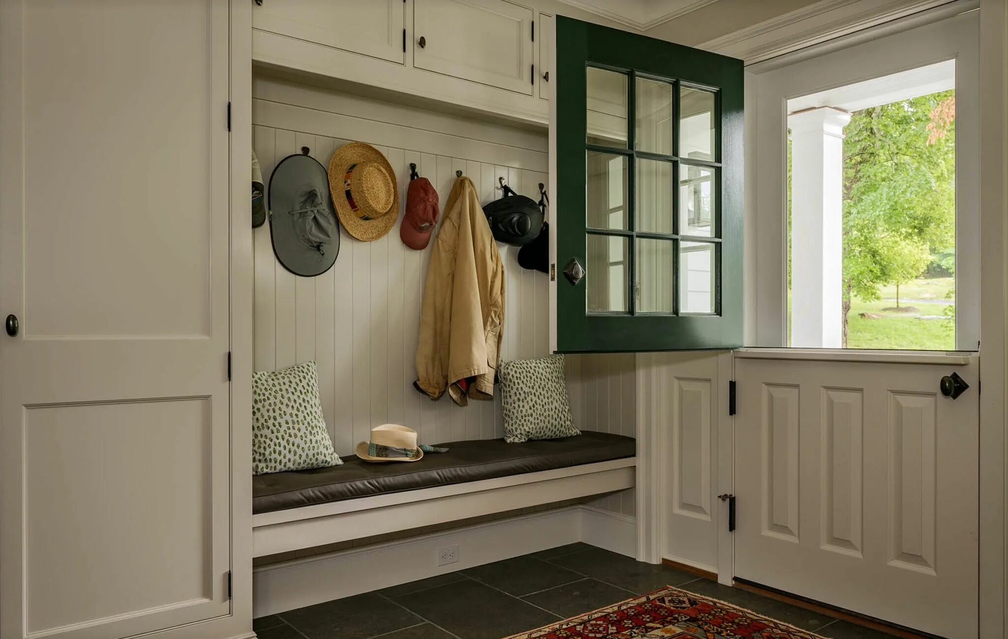 Прихожая кантри фото Pin by Liz Carra on Inspiring rooms Mudroom, Home, Modern farmhouse design