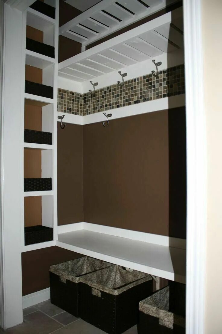 Прихожая кладовка фото Hallway closet idea - cubbies (With images) Front hall closet, Entryway closet, 