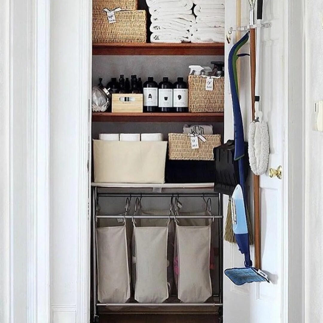 Прихожая кладовка фото Love this organized laundry closet from @blissathome1 Small spaces are a great w