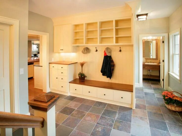 Прихожая коридор дизайн в доме Mudrooms: Inside Vs. Outside Mudroom design, Mud room storage, Mudroom shelves