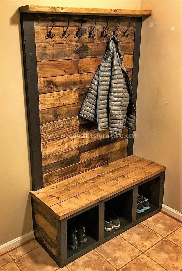 Прихожая сделать своими руками фото Reclaimed wood mudroom bench with shoe storage and coat hooks Diy pallet furnitu