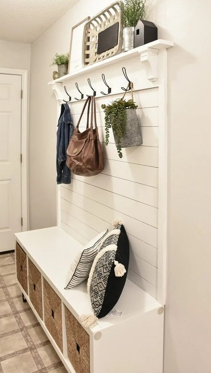 Прихожая сделать своими руками фото This DIY Hall Tree Bench is the perfect addition for your entryway. Check out th