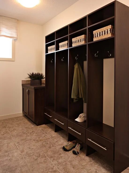 Прихожая со шкафом для обуви фото Mudroom Bathroom Design Ideas, Pictures, Remodel and Decor Mudroom lockers, Lock