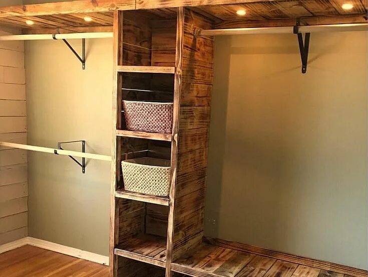 Прихожая своими руками на дачу Guarda-Roupas Feito de Pallets Diy casa, Projetos domésticos, Design de casa