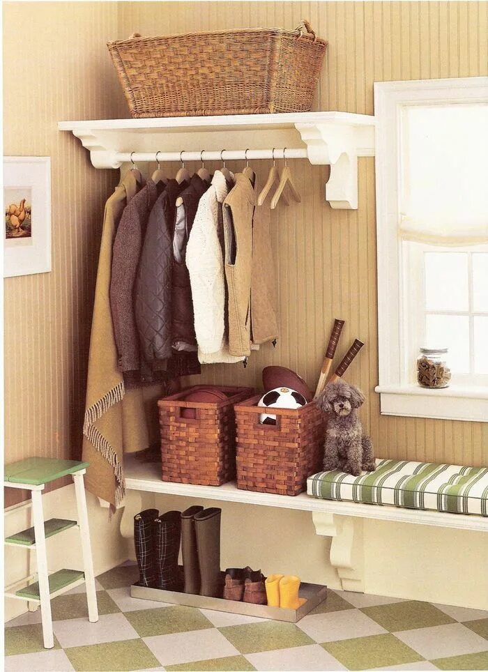 Прихожая своими руками на дачу Хранение одежды в прихожей Mud room storage, Home organization, Small space orga