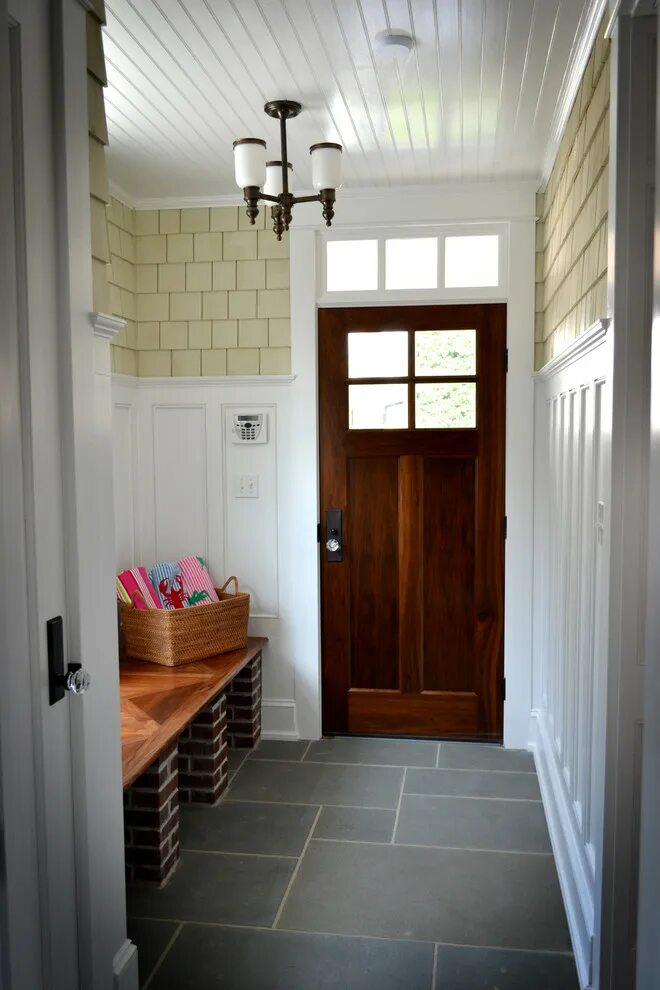 Прихожая тамбур в частном доме дизайн фото My Houzz: Spacious Cottage on the Jersey Shore - Классический - Прихожая - Филад