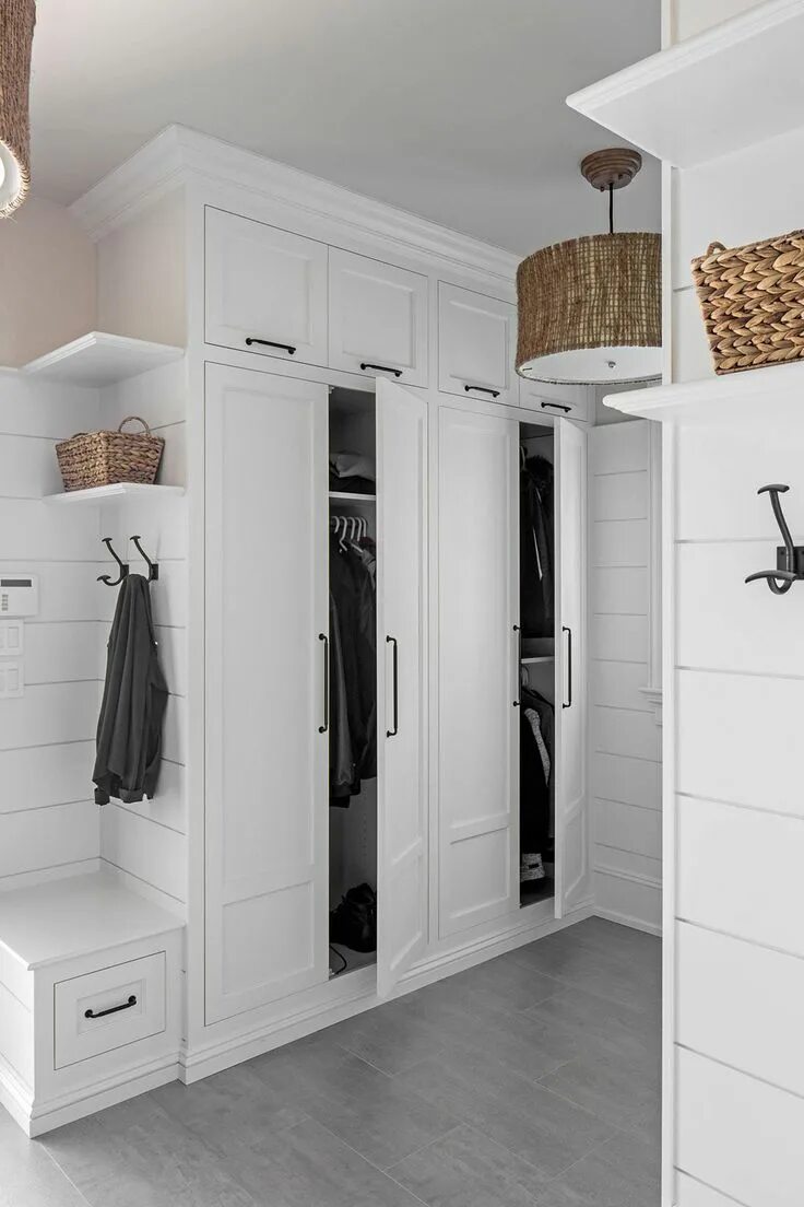 Прихожая в белом стиле фото 66+ Mudroom Ideas ( SMART STORAGE & STYLISH LOOK ) - Mudrooms in 2023 Mudroom re