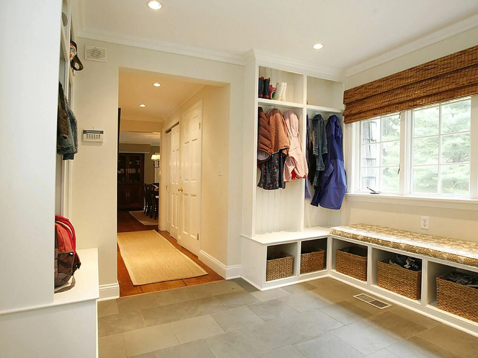 Прихожая в частном доме бюджетный вариант 45+ Superb Mudroom & Entryway Design Ideas with Benches and Storage Lockers (PIC