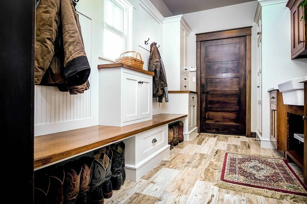 Прихожая в деревянном стиле фото Home Improvement Archives Mudroom design, Functional mudroom, Mudroom