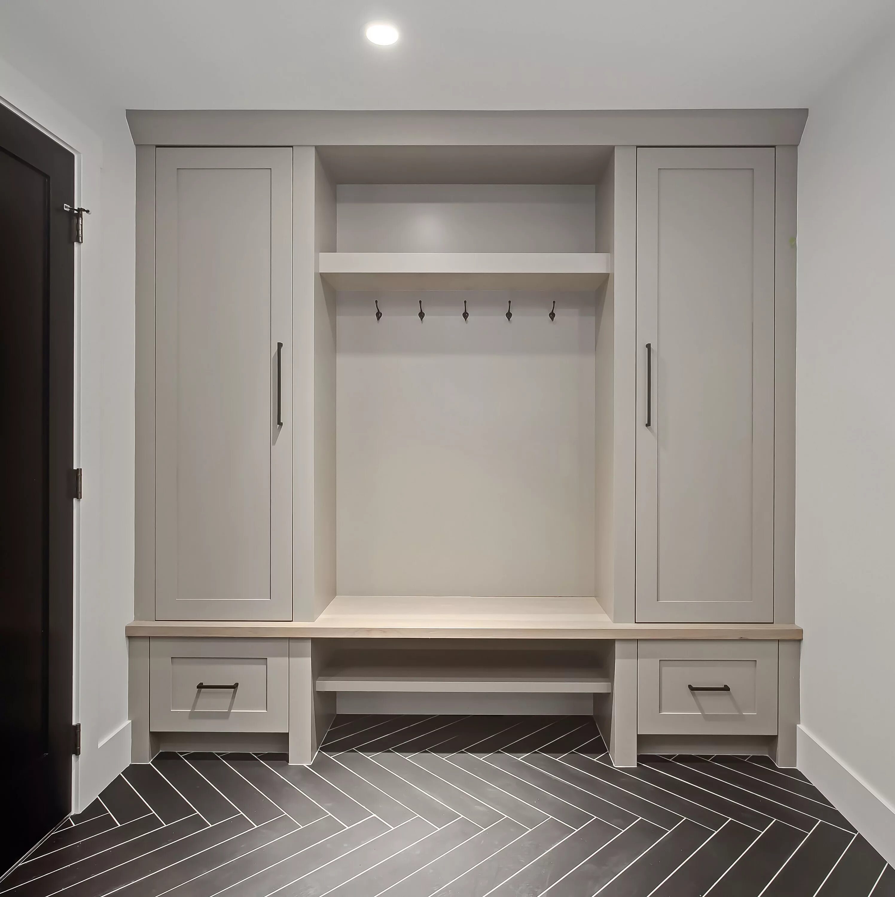 Прихожая встроенная в стену фото Elbow Park council Basement Mud Room by Veranda Estate Homes Inc. 2016 Mudroom e