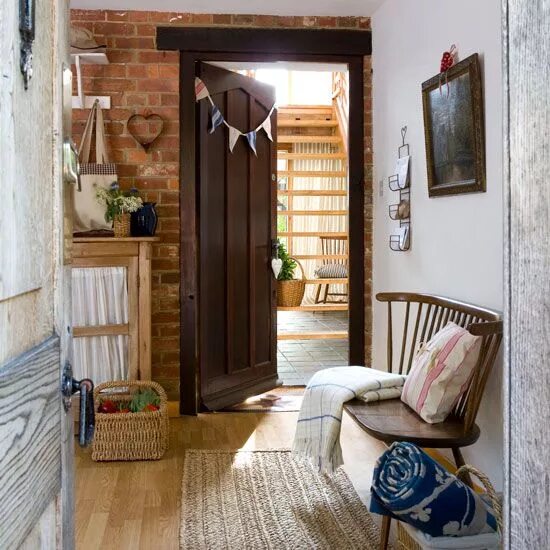 Прихожая загородного дома фото New England style hallway decorating ideas to inspire you - roomenvy New england