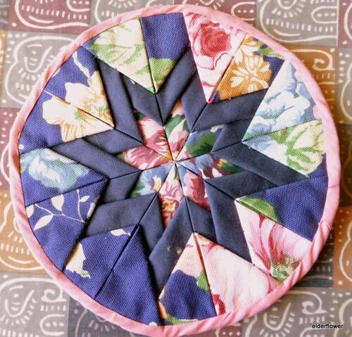 Прихватки артишок из лоскутков своими руками выкройки Somerset Star pot holders or hot mats - QUILTING (With images) Quilted potholder