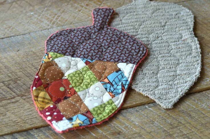 Прихватки фото мастер класс Fusible Fleece Patchwork Acorn Potholder Pot holders, Sewing activities, Acorn