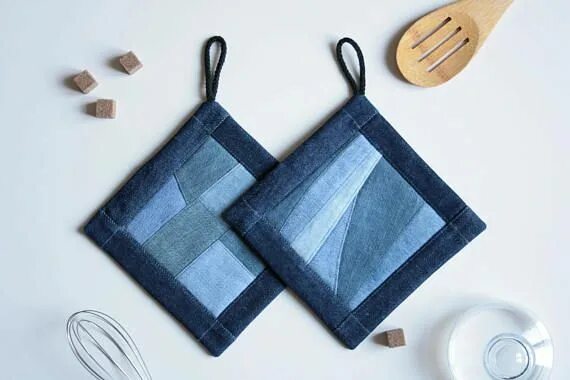 Прихватки из джинсов своими руками фото Quilted Potholders Potholder Set of 2 Quilted Denim Etsy Pot holders, Quilted po