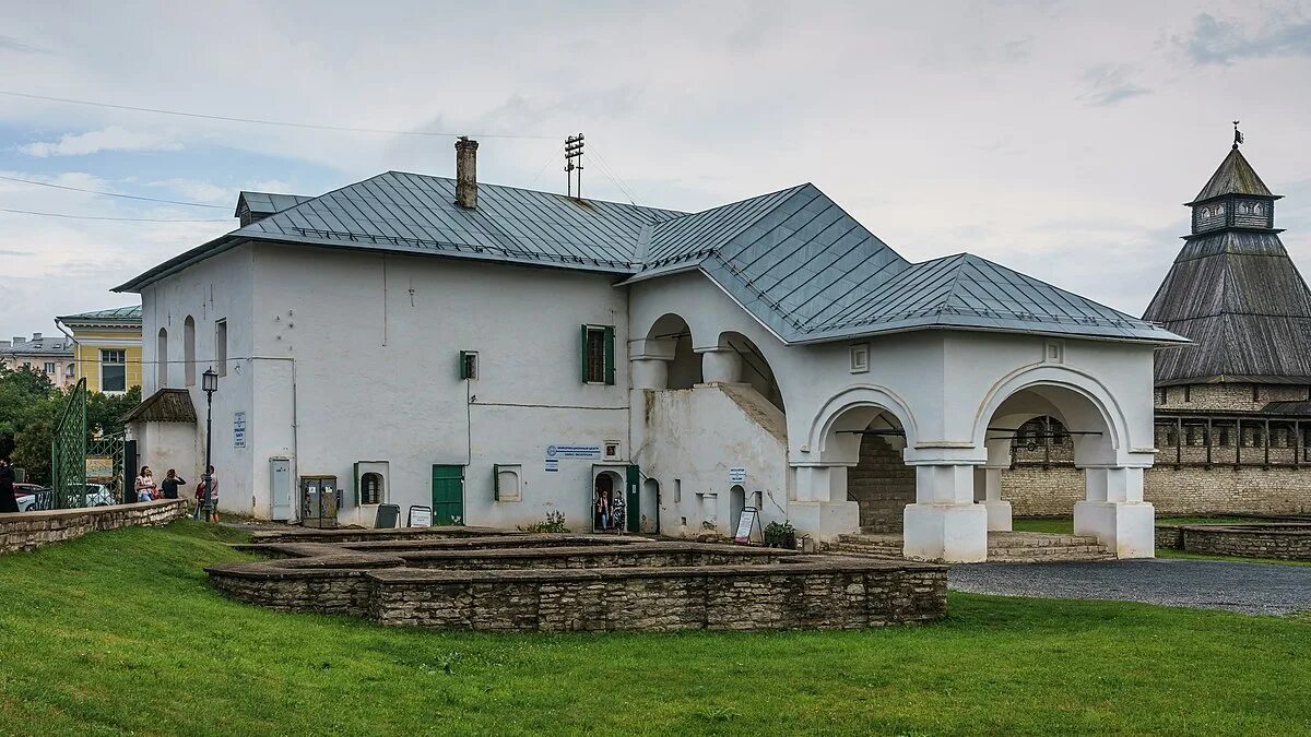 Приказная палата ул кремль 4 фото Приказ палаталары (Псков) - Википедия